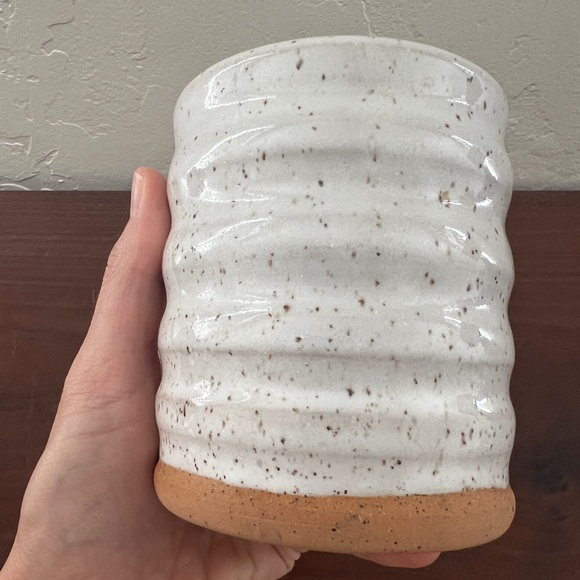 White speckled glaze ribbed stoneware cup vase mug handmade pottery raw clay - Picture 7 of 13